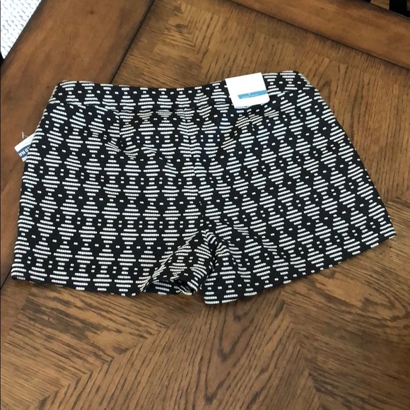 Old Navy Embroidered 3” Short, 2 Black/Cream - Picture 2 of 4